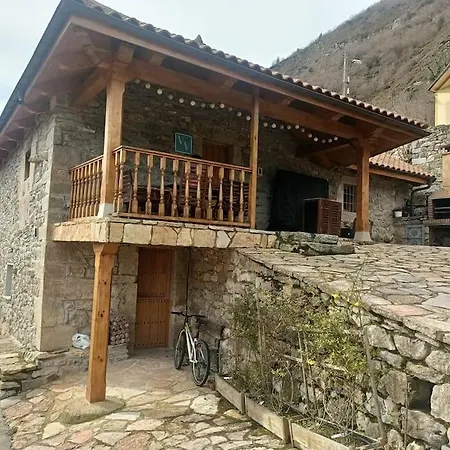 Casa Rectoral De Montovo, Casa Rural En Red Natura 2000 * Montovo
